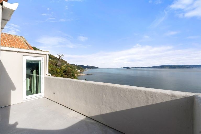 Photo of property in 5 Rangiuru Road, Mahina Bay, Lower Hutt, 5013