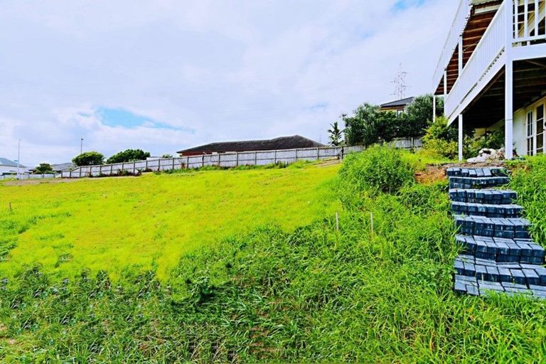 Photo of property in 19 Merv Clarke Lane, Massey, Auckland, 0614