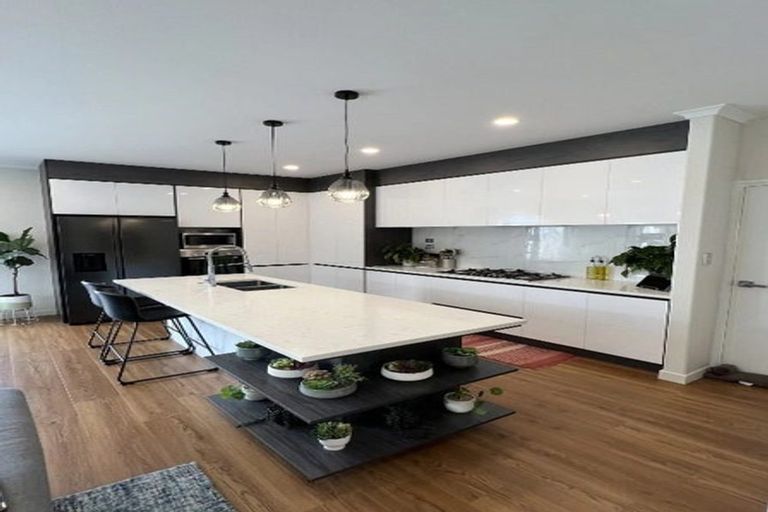 Photo of property in 92 Ksenia Drive, Flat Bush, Auckland, 2019