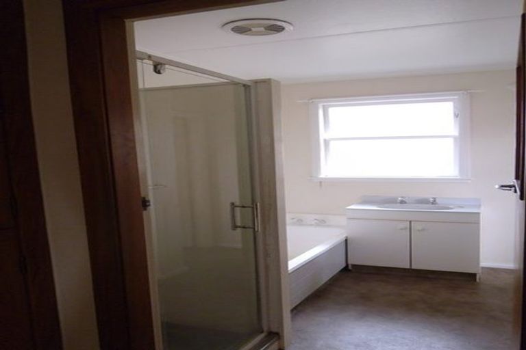 Photo of property in 24 Pitama Road, Awapuni, Palmerston North, 4412