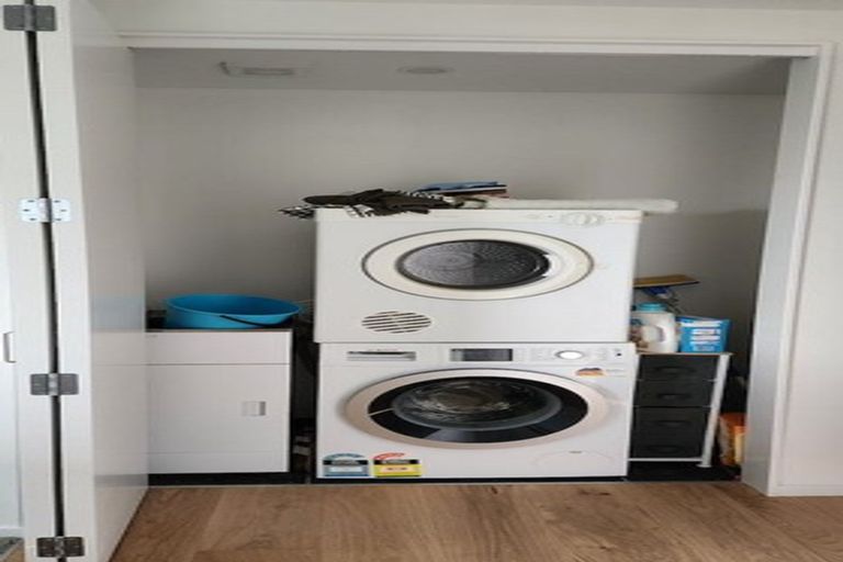 Photo of property in 15/62u Spenmoor Street, Newlands, Wellington, 6037