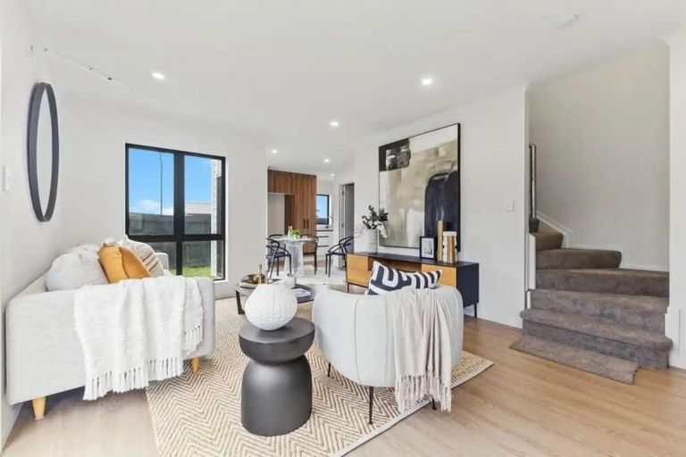 Photo of property in 559c Great South Road, Rosehill, Papakura, 2113