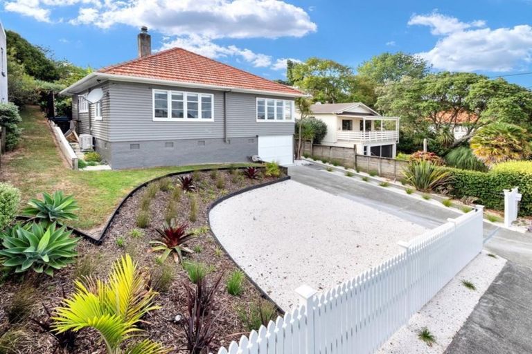 Photo of property in 19 Porter Crescent, Helensville, 0800