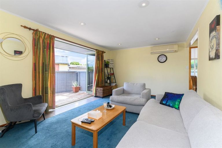 Photo of property in 85 Gloria Avenue, Te Atatu Peninsula, Auckland, 0610