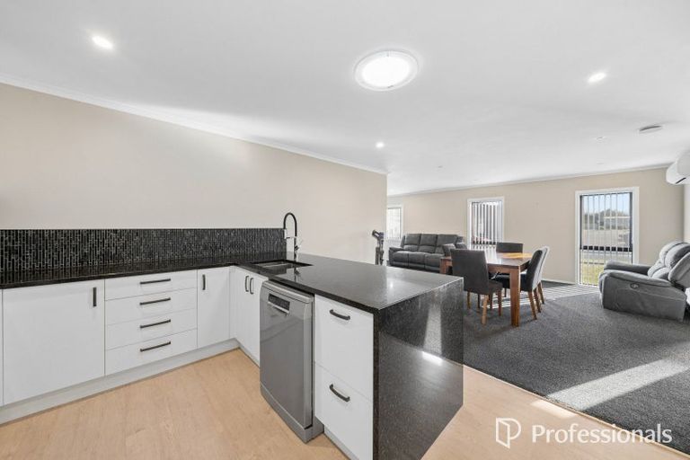 Photo of property in 6 Jack Vaughan Grove, Wainuiomata, Lower Hutt, 5014