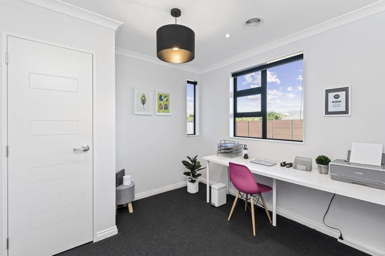 Photo of property in 11 Petrel Close, Paraparaumu Beach, Paraparaumu, 5032