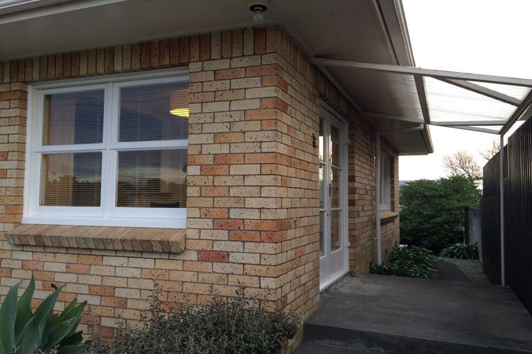 Photo of property in 40-40a Hamblyn Street, Strandon, New Plymouth, 4312