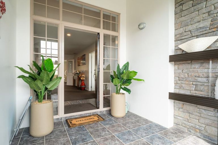 Photo of property in 8 Neston Grove, Churton Park, Wellington, 6037