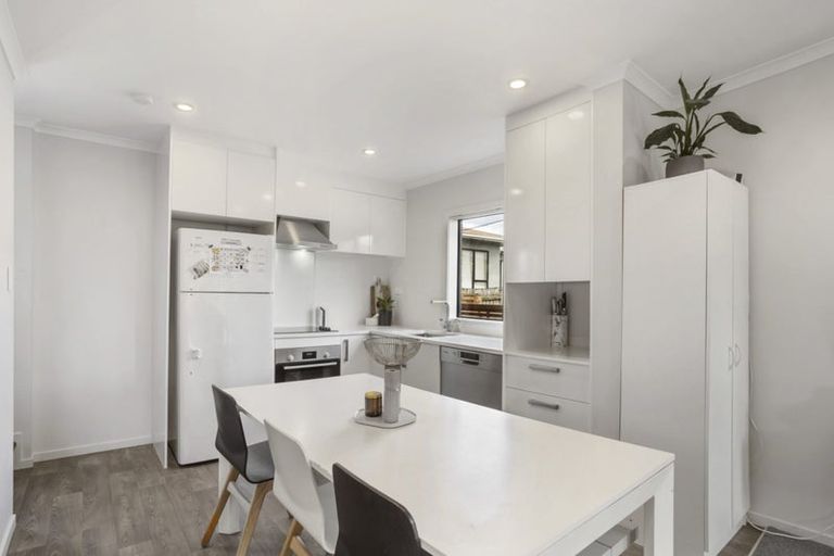 Photo of property in 1/9 Marlene Avenue, Te Atatu South, Auckland, 0610