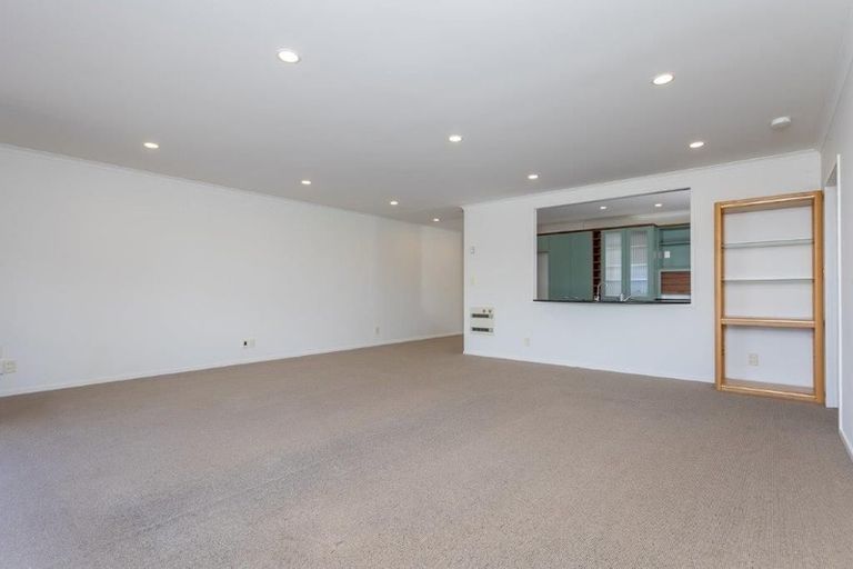 Photo of property in 34 Danica Esplanade, Te Atatu Peninsula, Auckland, 0610