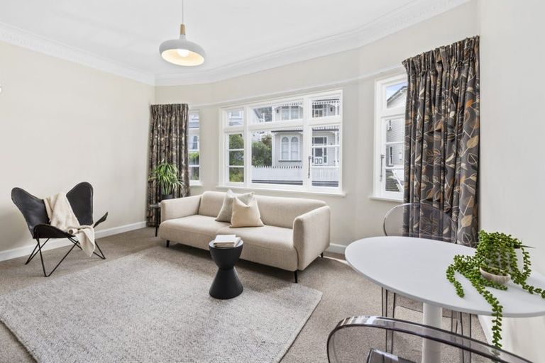 Photo of property in 20e Portland Crescent, Thorndon, Wellington, 6011
