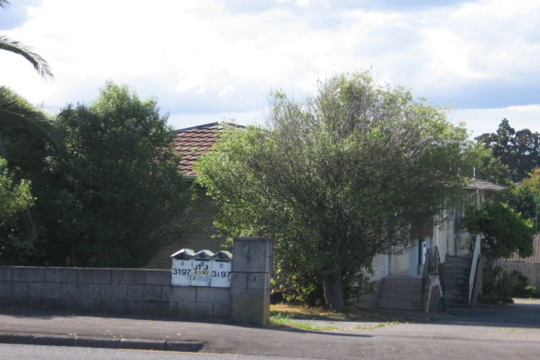 Photo of property in 3/3197 Great North Road, New Lynn, Auckland, 0600