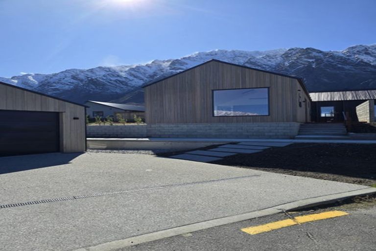 Photo of property in 16 Coopworth Road, Jacks Point, 9371