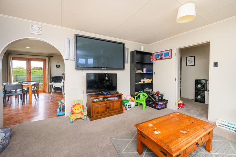 Photo of property in 17 Egmont Place, Westbrook, Palmerston North, 4412