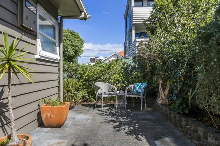 Photo of property in 21a Seaview Road, Castor Bay, Auckland, 0620