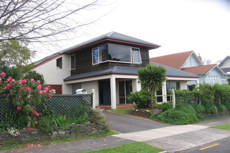 Photo of property in 253 Devonport Road, Tauranga, 3110