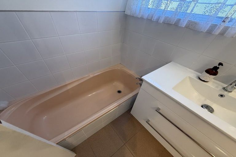 Photo of property in 3 Rosemead Place, Randwick Park, Auckland, 2105