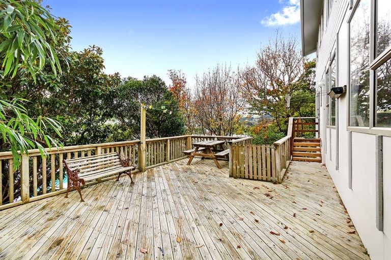 Photo of property in 15a Kereru Bend, Tawa, Wellington, 5028