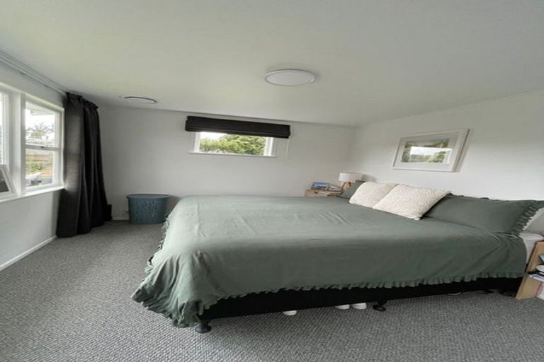 Photo of property in 5 Gill Avenue, Te Atatu Peninsula, Auckland, 0610