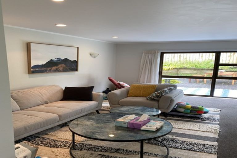 Photo of property in 10 Palliser Lane, Browns Bay, Auckland, 0630