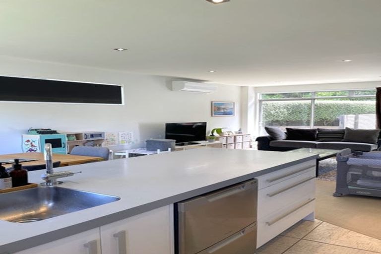 Photo of property in 33 Tiketike Way, Brooklyn, Wellington, 6021