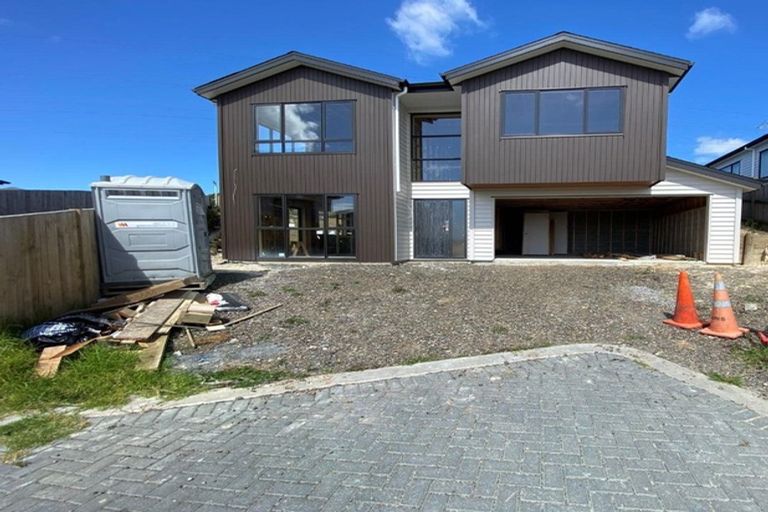 Photo of property in 23 Merv Clarke Lane, Massey, Auckland, 0614