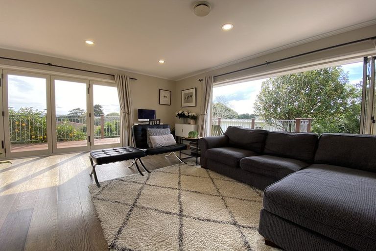 Photo of property in 9 Dalwhinnie Parade, Highland Park, Auckland, 2010