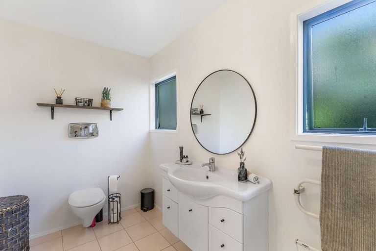 Photo of property in 6 Rautawhiri Road, Helensville, 0800