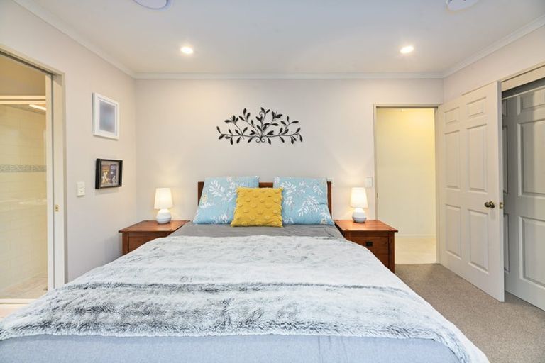 Photo of property in 15 Graven Court, Henderson, Auckland, 0612