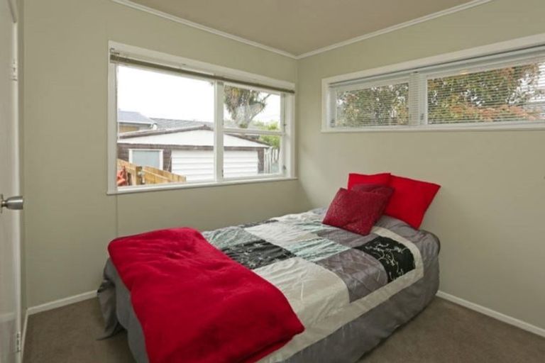 Photo of property in 3 Kaikoura Street, Henderson, Auckland, 0612