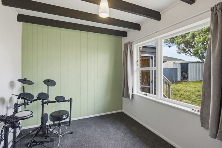 Photo of property in 10 Arataki Grove, Waitarere Beach, Levin, 5510