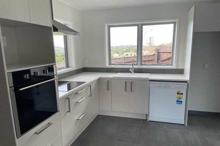 Photo of property in 1/4 Pemberton Avenue, Bayview, Auckland, 0629