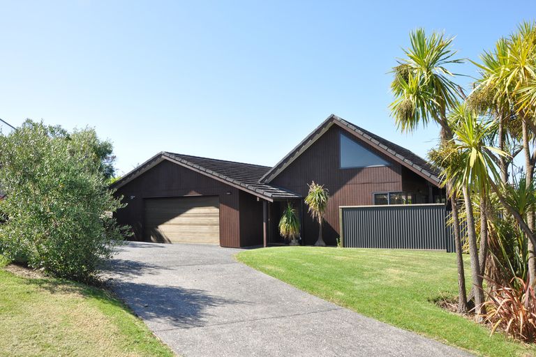 Photo of property in 2 Lax Crescent, Leigh, 0985