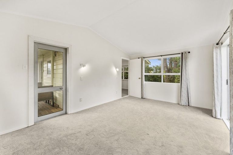 Photo of property in 16 Te Hatepe Avenue, Taupo, 3330