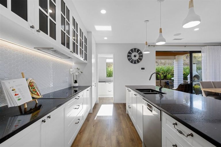 Photo of property in 8 Tawatawa Street, Long Bay, Auckland, 0630