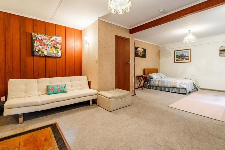 Photo of property in 3 Ngaio Road, Titirangi, Auckland, 0604