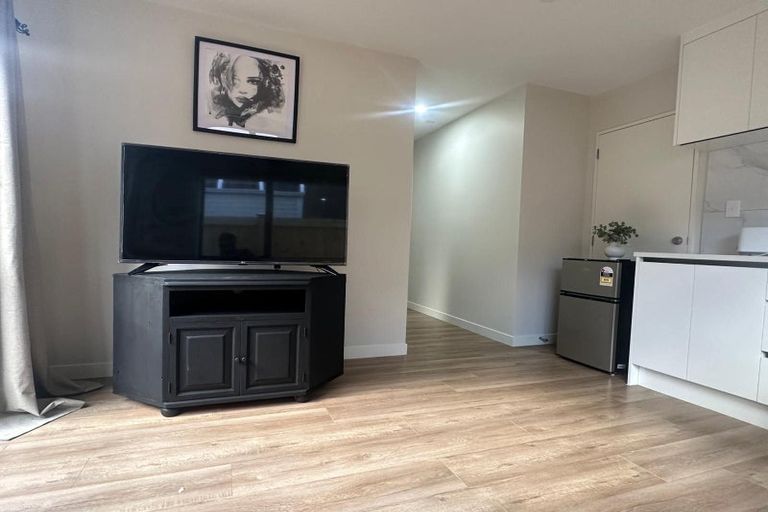 Photo of property in 28b Mason Street, New Lynn, Auckland, 0600