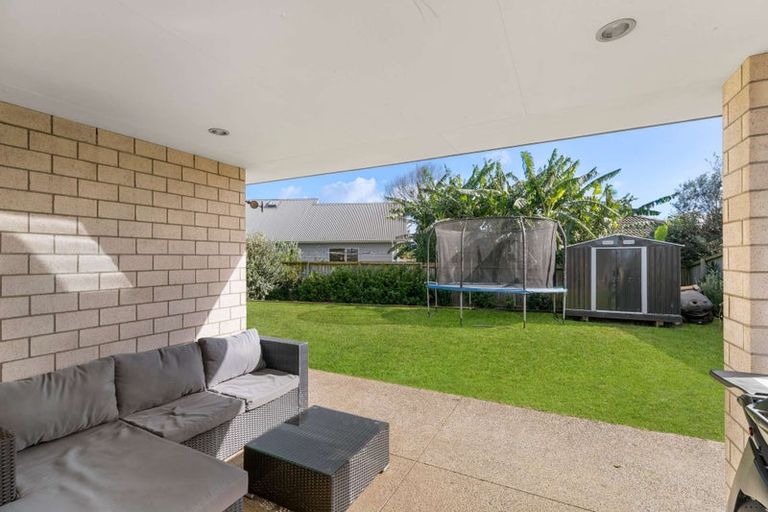 Photo of property in 44 Ripple Grove, Waiuku, 2123