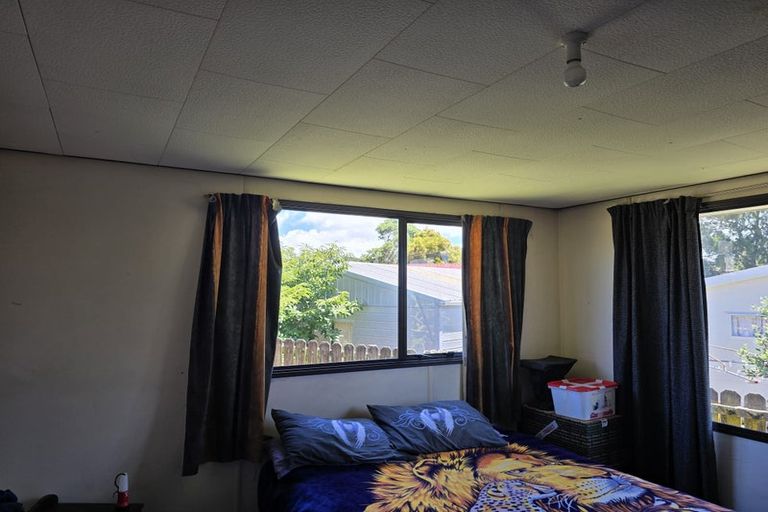 Photo of property in 1/15 Starforth Place, Henderson, Auckland, 0612