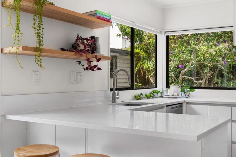 Photo of property in 2/13 Pinewood Grove, Botany Downs, Auckland, 2010