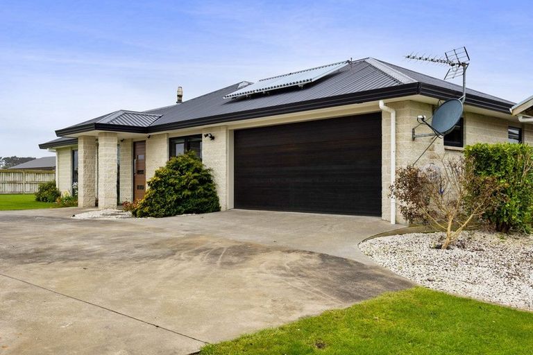 Photo of property in 14 Larlin Drive, Hawera, 4675