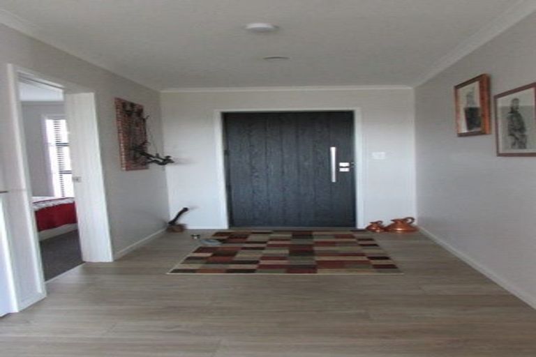 Photo of property in 12 Costello Drive, Ngatea, 3503