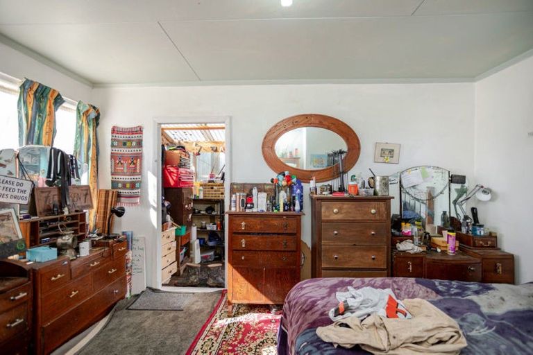 Photo of property in 28 Fox Street, Woodville, 4920