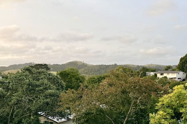 Photo of property in 21 William Hadlow Place, Hatfields Beach, Orewa, 0931