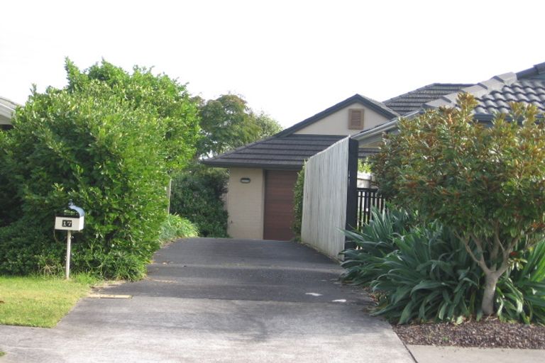 Photo of property in 17 Monivea Place, East Tamaki Heights, Auckland, 2016