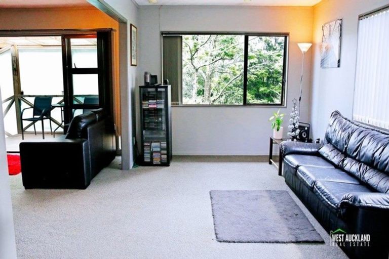 Photo of property in 2/76 Kaurilands Road, Titirangi, Auckland, 0604