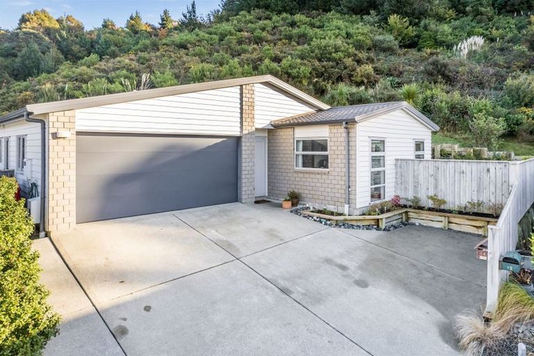 Photo of property in 14 Moonraker Place, Whitby, Porirua, 5024
