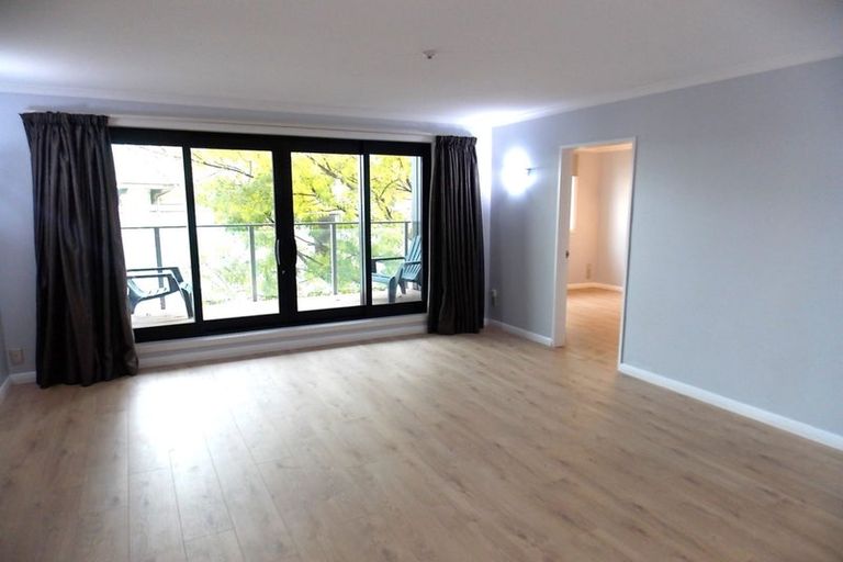 Photo of property in Endeavour Apartments, 23/125u Thorndon Quay, Pipitea, Wellington, 6011