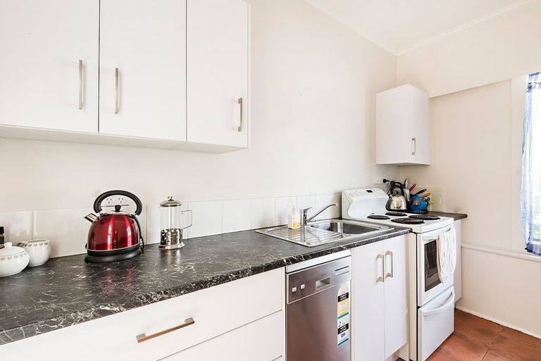 Photo of property in 16 Crieff Street, Northland, Wellington, 6012