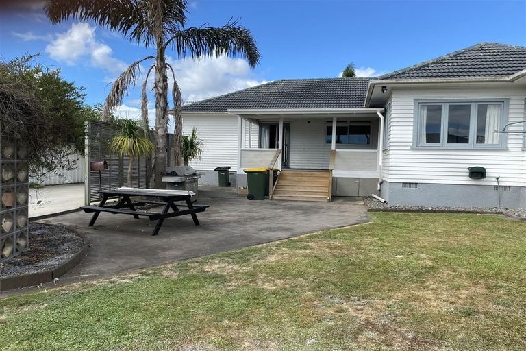 Photo of property in 32 Grove Road, Papakura, 2110